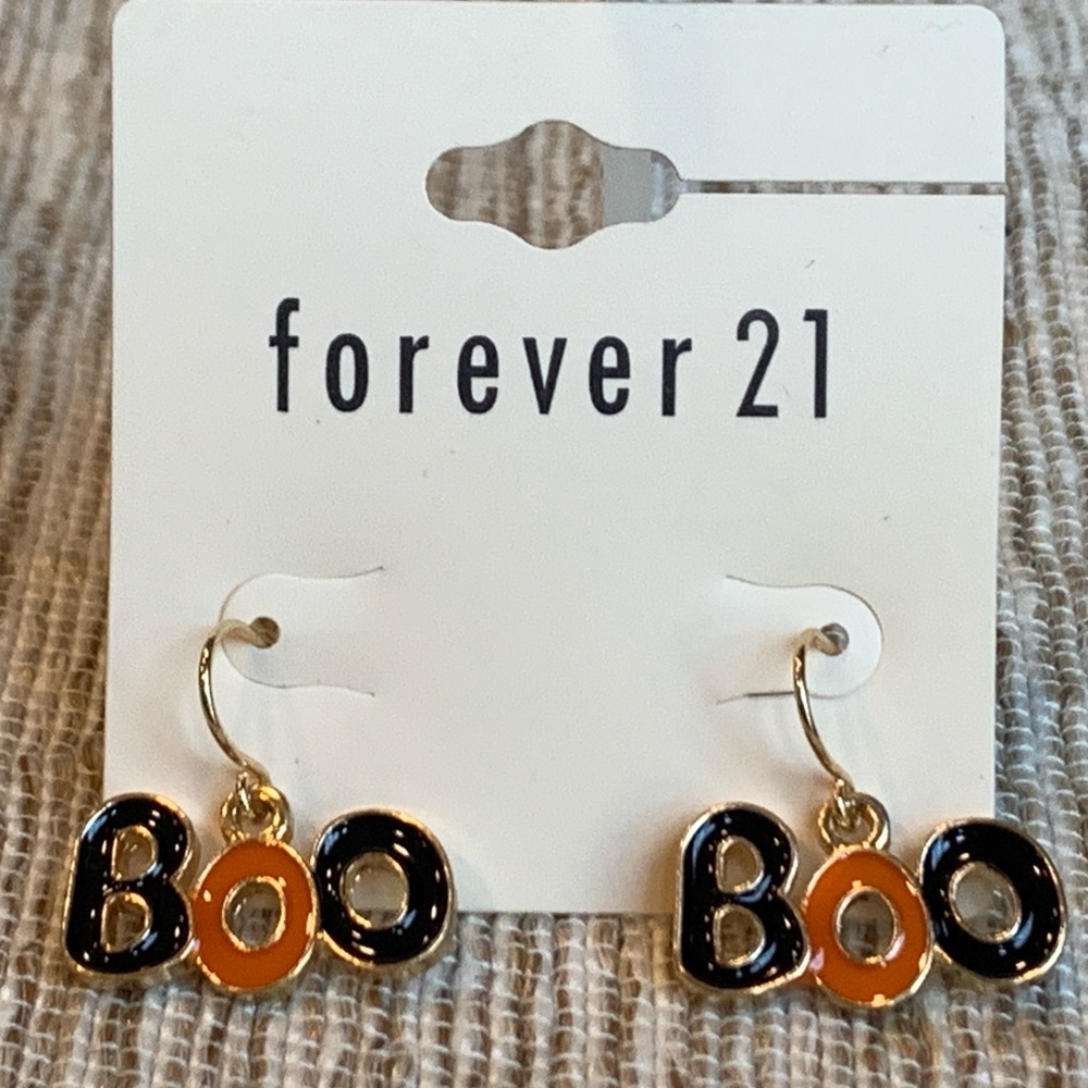 FOREVER21 Halloween Theme BOO Dangle Drop Hook Earrings